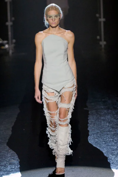 Look 17